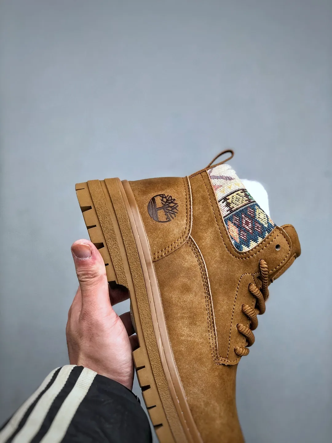 💰520 supports store G Timberland/Timberland classic style 25ss new mid-top classic re-engineering produced by Guangdong factory with new process upgrade autumn and winter new style original box original packaging The fabric is made of hand-grabbed cowhide imported from Italy🇮🇹 with anti-odor and anti-corrosion genuine leather latex insoles to give you a perfect wearing experience quality and durable, a must-have for sportsmen, specializes in not looking handsome, high-quality and first-class foot feel The full set of official website unified packaging, specially designed for cold protection and outdoor use this winter, suitable for daily matching. Size: 39 40 41 42 43 44
